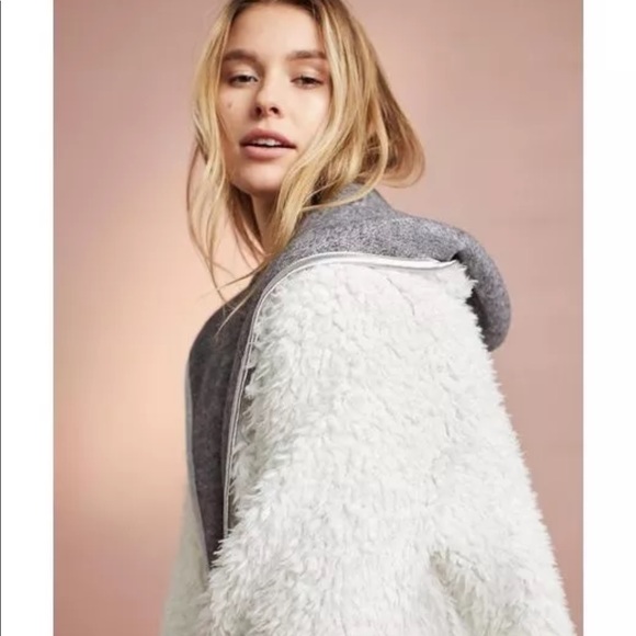 Robe - Picture 5 of 5